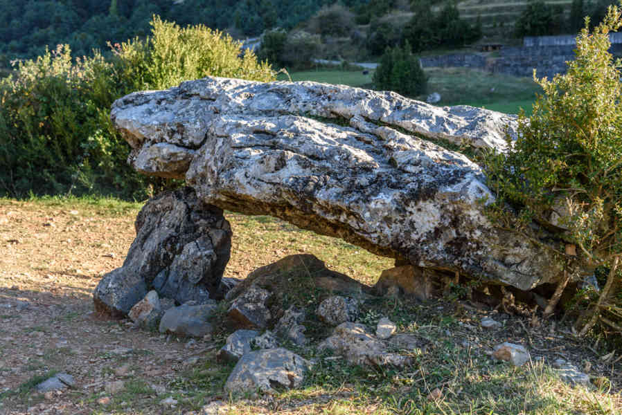 Huesca - Tella 43 - dolmen de Losa de Campa.jpg
